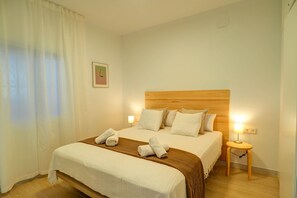 3 chambres, fer et planche à repasser, Wi-Fi gratuit, draps fournis
