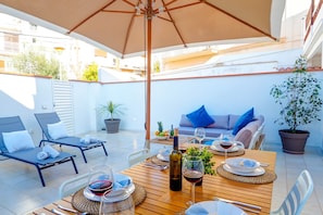 Outdoor dining - Sebastian Patio by Hello Homes Sitges (Sitges)