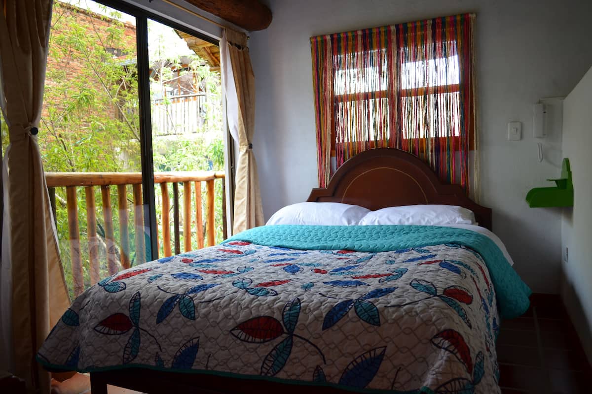 Habitación doble, baño compartido | 1 dormitorio, colchones Select Comfort, wifi gratis
