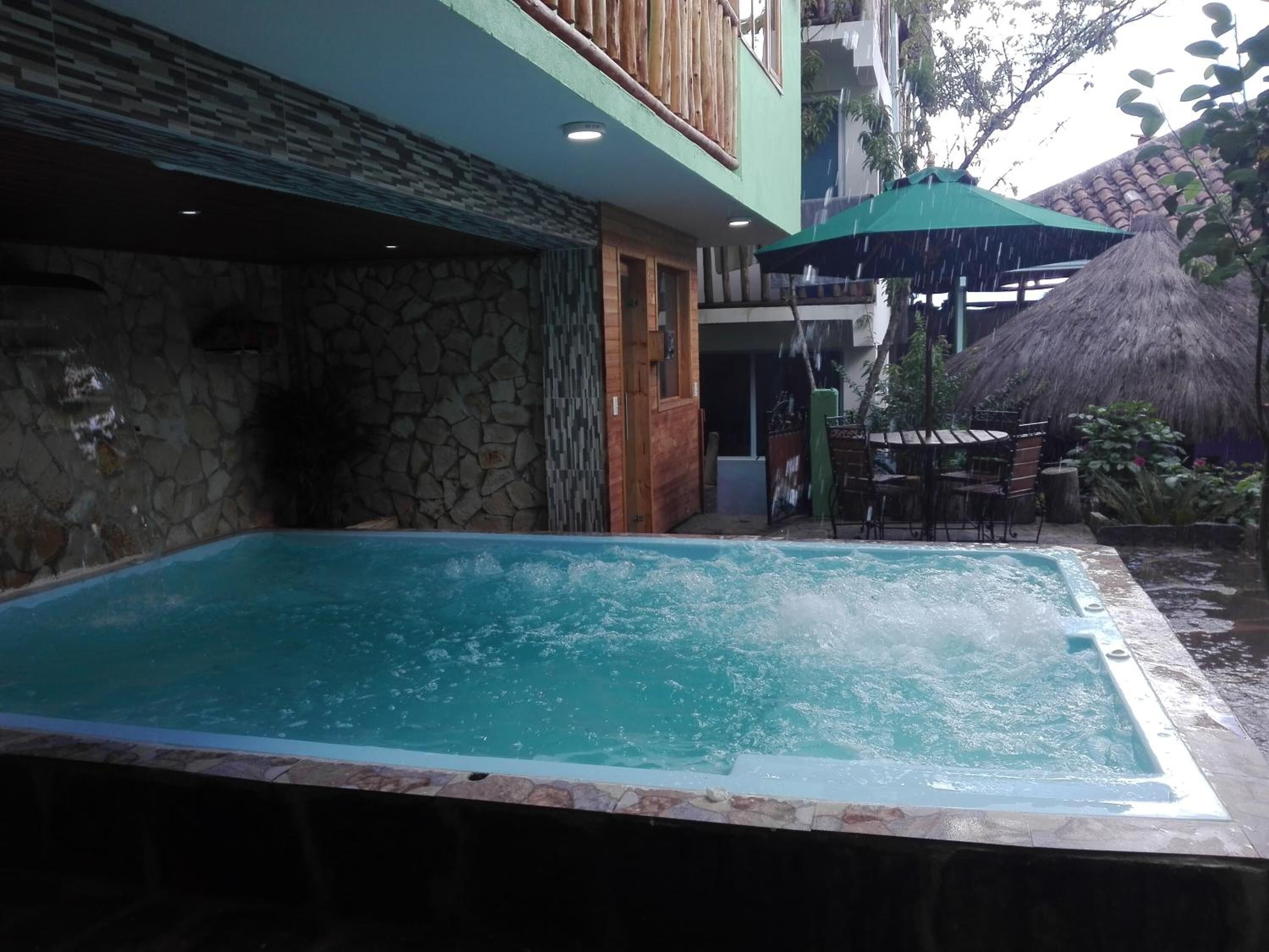 三溫暖烤箱、按摩服務