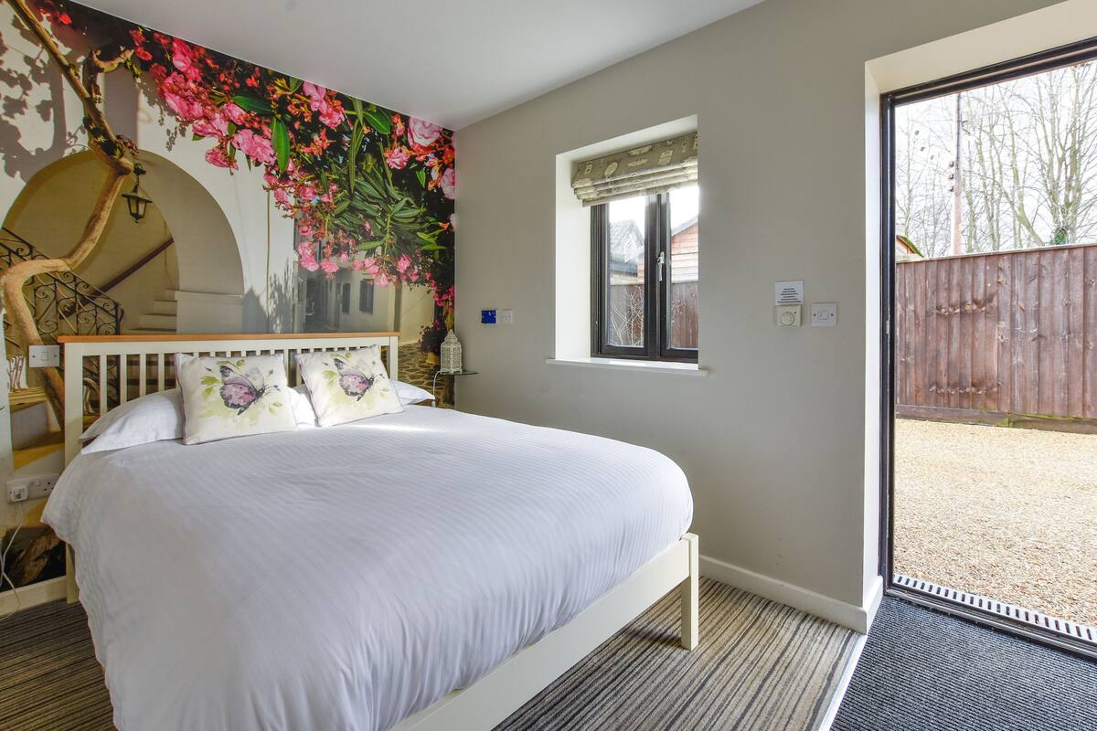 Double Room, Accessible (Shower Only) | Iron/ironing board (on request), WiFi (free), individually decorated