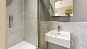 Twin Room, Ensuite (Shower Only) | Bathroom - The Bell Inn (Newmarket)
