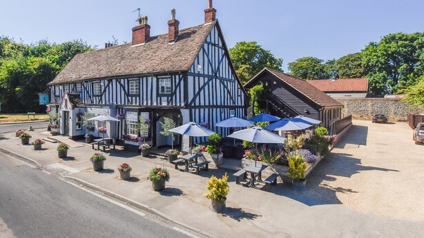 Exterior - The Bell Inn (Newmarket)