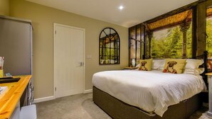 King Room, Ensuite (Shower Only) - The Bell Inn (Newmarket)