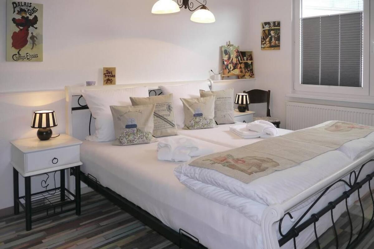 Double Room (Klein Paris) | WiFi (free), individually furnished