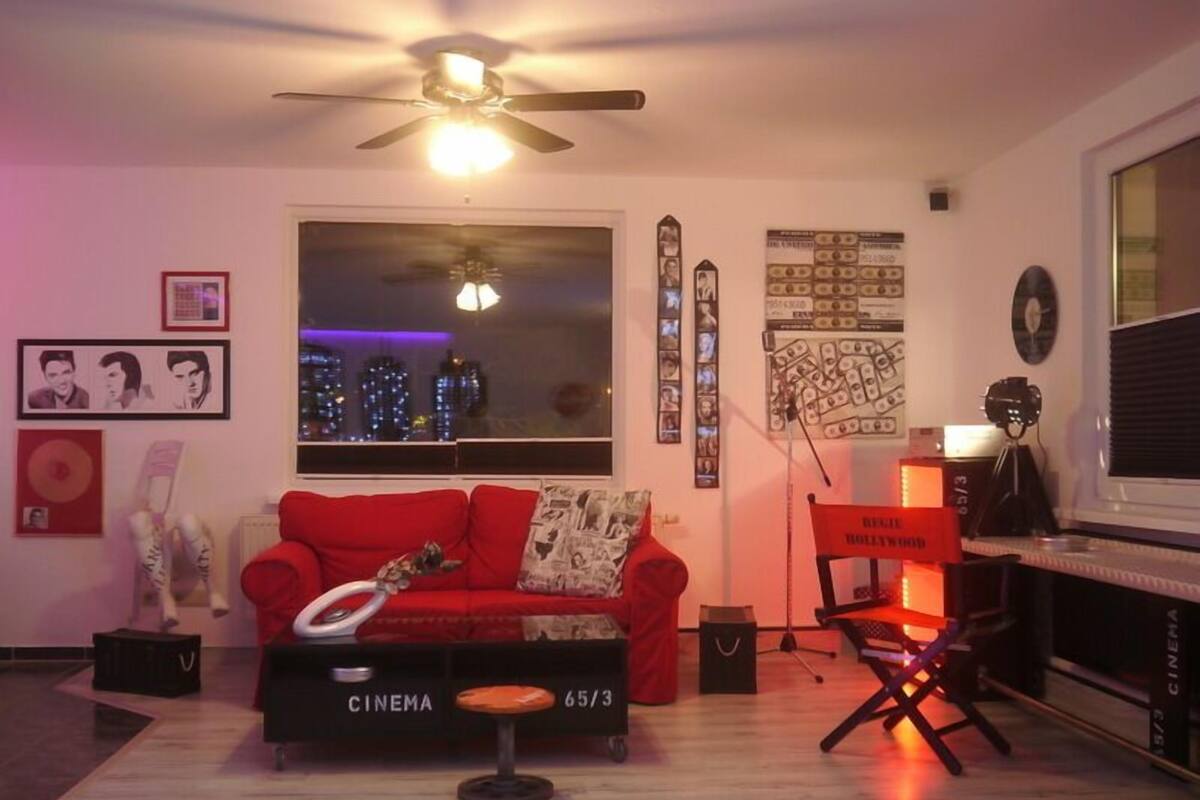 Junior Suite (Hollywood) | WiFi (free), individually furnished