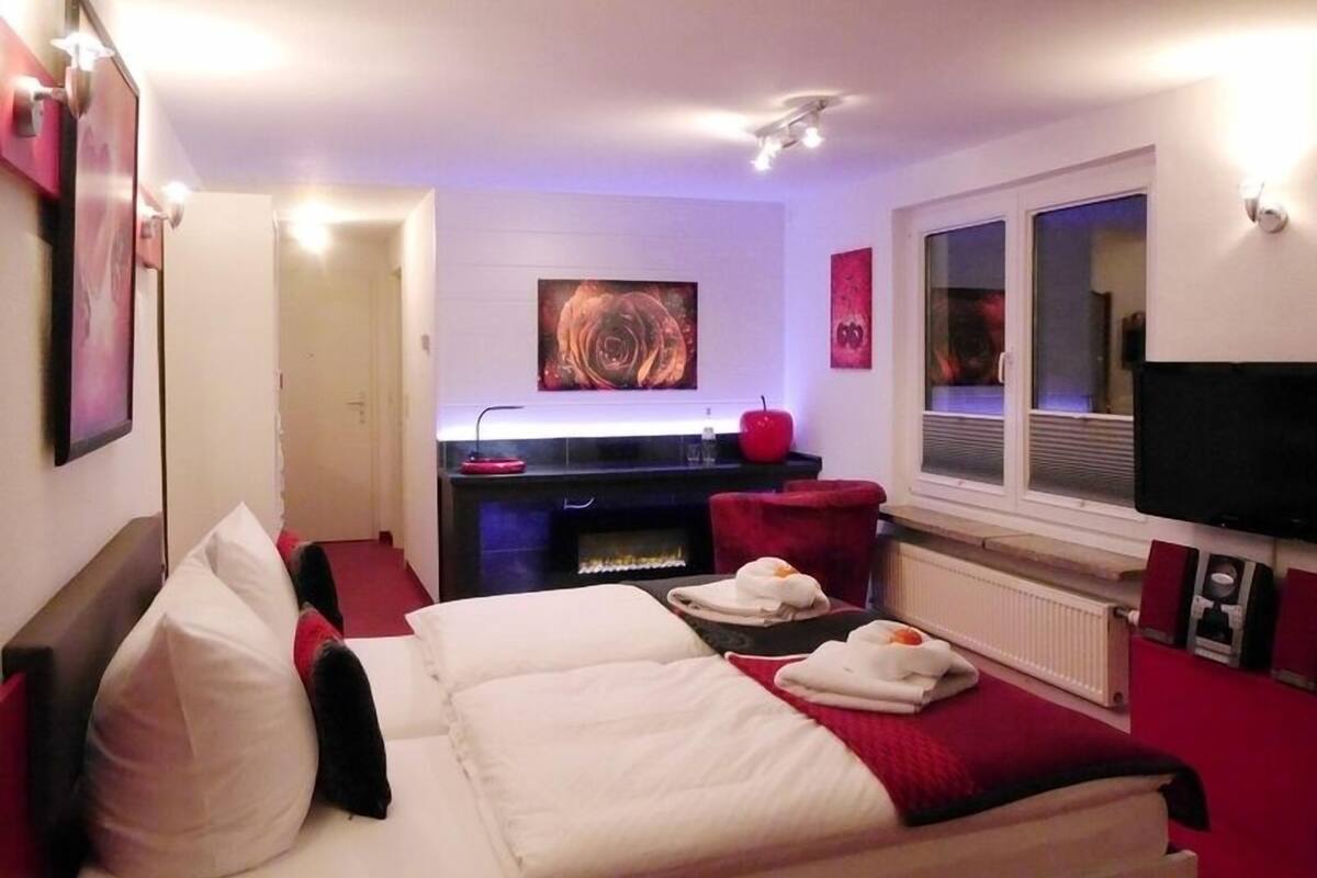 Junior Suite (Kirschblüte) | WiFi (free), individually furnished