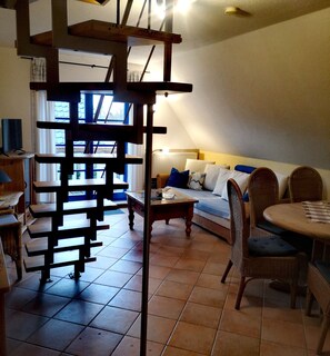 تلفزيون، كرة قدم الطاولة، تنس طاولة، كُتُب