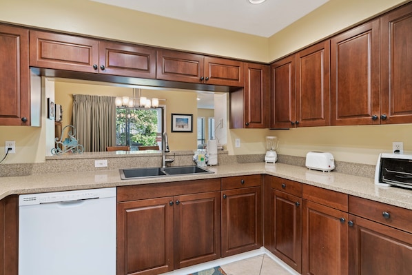 Fridge, microwave, oven, stovetop - Tops'l Tennis Village 46 - 2 Bedroom, Steps from the Pool! (Miramar Beach)