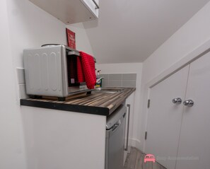 Studio | Private kitchenette - Quirky Studio Apartment (Reading)