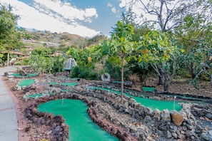 Mini-golf