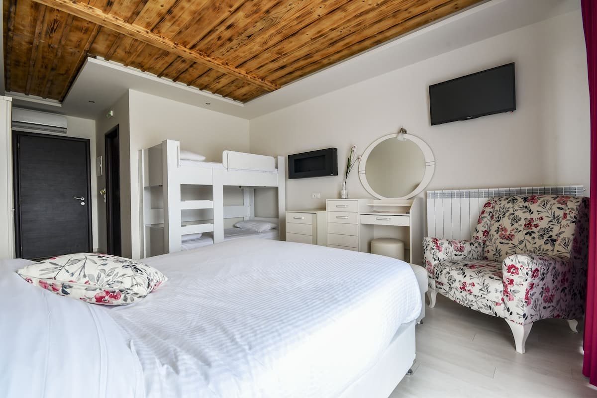 Family Quadruple Room | 1 bilik tidur, seterika/papan seterika, katil bayi/kot (percuma)