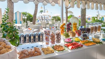 Daily buffet breakfast (EUR 15 per person)