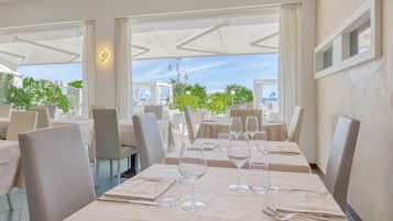 Lunch and dinner served, ocean views