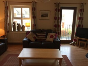 Fernseher, Bücher, Videothek