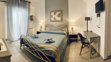 Doppia Romantica (Lavanda) | Una scrivania, postazione laptop, Wi-Fi gratuito, lenzuola