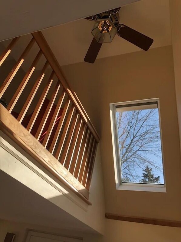 Interior - Sunflower-Keuka/Seneca-Lake View-Hot Tub-Wine Trail-Pets, 13 Wooded Acres-7 min to Beach (Barrington)