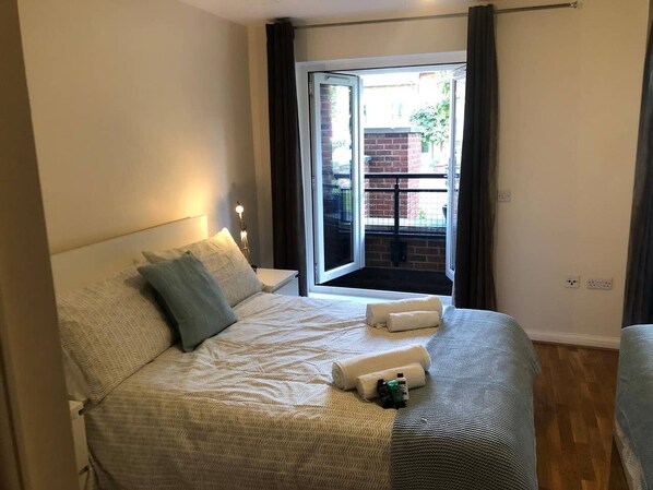 House, 2 Bedrooms - Aveley House (Reading)