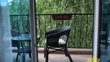 Kamar Double atau Twin Klasik | Balkon