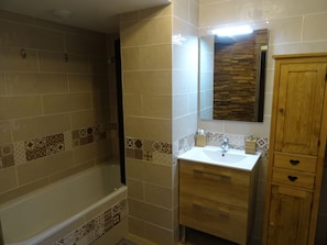 Bañera y secador de pelo