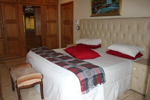 Bureau, espace de travail pour ordinateur portable