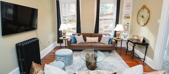 Däs Barenhaus on Broadway (4 Master Bedrooms)