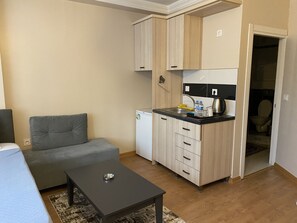 Estúdio júnior | Cozinha americana privada | Geladeira, chaleira elétrica