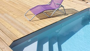 Seasonal outdoor pool, sun loungers - Roulotte et Tipi Insolites en Mené (Saint-Vran)