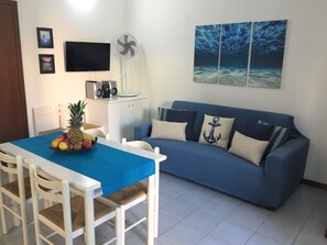 TV, fireplace, stereo - Vacation Home - The Villages (Villasimius)