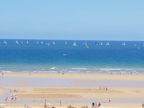 LAREDO Magnifico LUJO 1 ° LINEA DE PLAYA 2 GARAJES