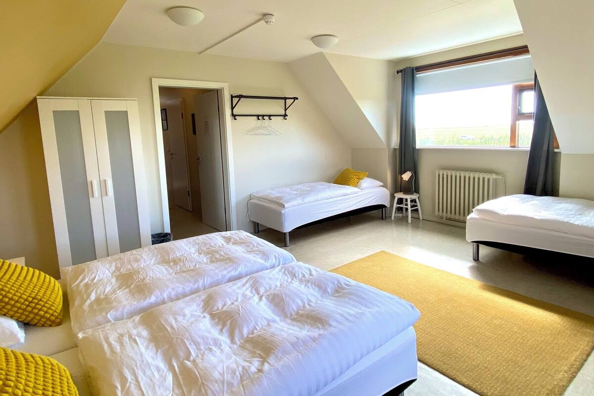 Kamar Quadruple Standar | Wi-Fi gratis dan seprai linen