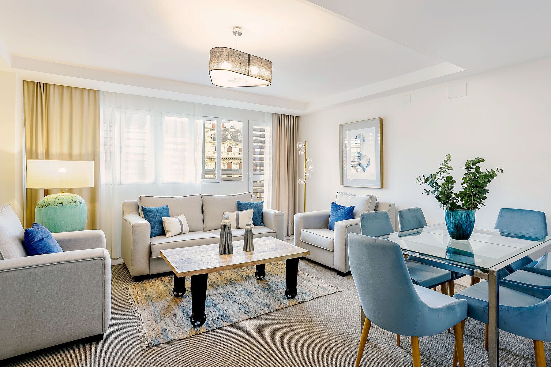 Apartamento (4 Bedrooms) | Zona de estar | Televisión de pantalla plana de 32 pulgadas con canales por cable