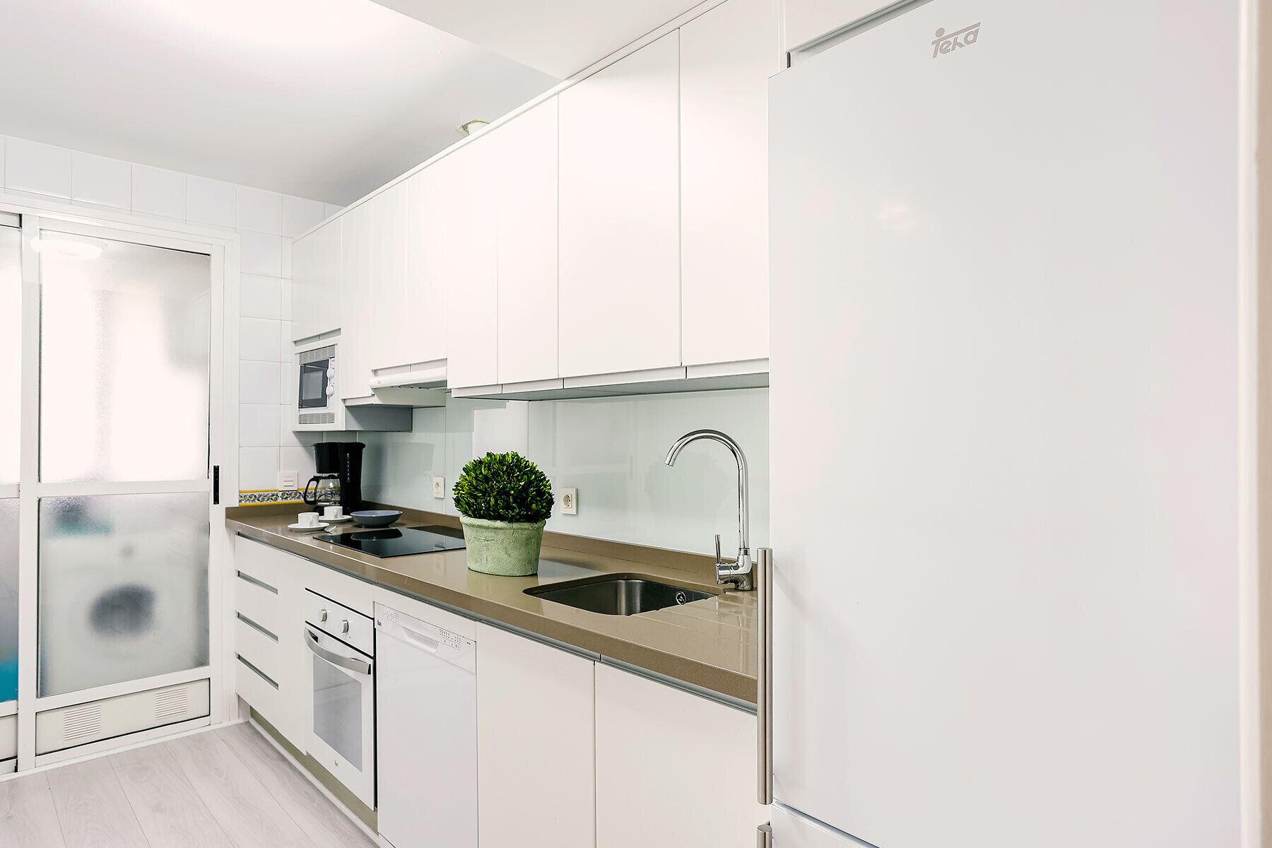 Apartment (4 Bedrooms) | Private kitchen | Fridge, microwave, stovetop, coffee/tea maker