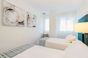 Apartment (4 Bedrooms) | 4 bedrooms, soundproofing, iron/ironing board, free WiFi - Genteel Home Isabel Católica II (Granada)