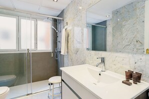 Apartment (4 Bedrooms) | Bathroom - Genteel Home Isabel Católica II (Granada)