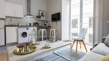 Apartment, 1 Bedroom | Private kitchen | Full-sized fridge, microwave, stovetop, coffee/tea maker