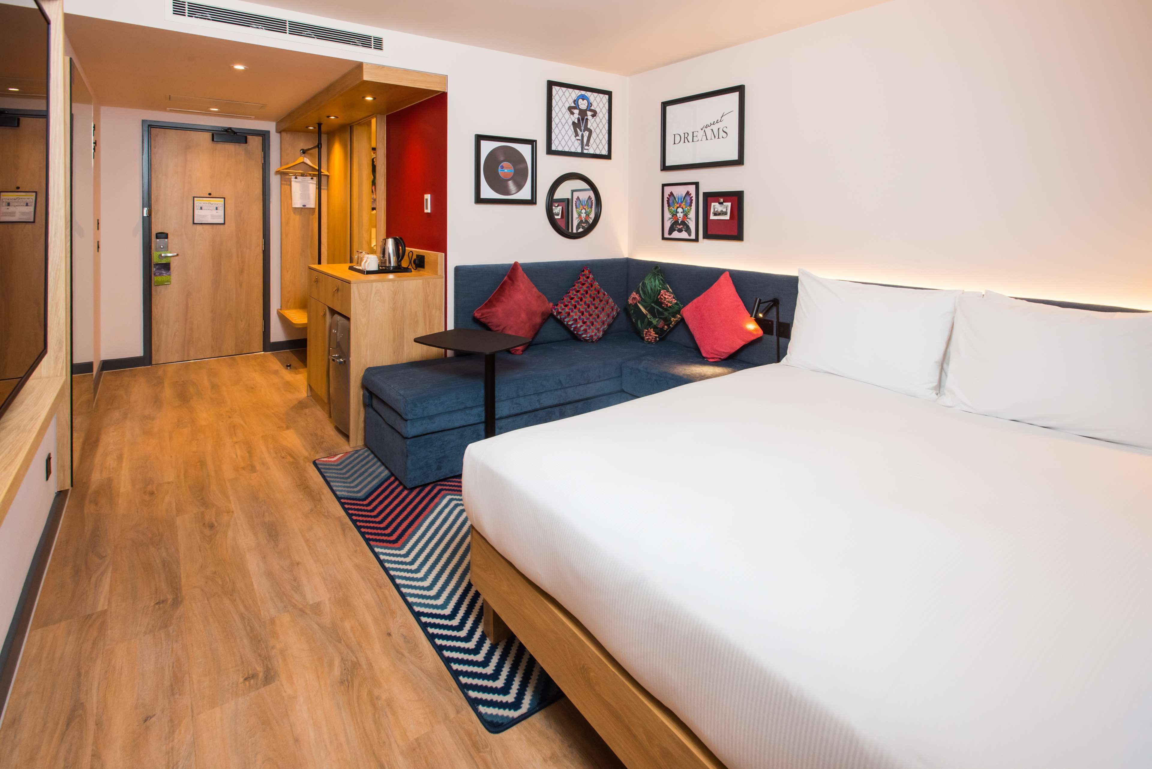 Photo - Hampton by Hilton London Park Royal