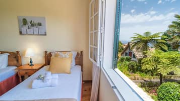 Bureau, lits bébé (gratuits), Wi-Fi gratuit, draps fournis