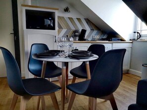 Dining - - Rouen's nest - (Rouen)