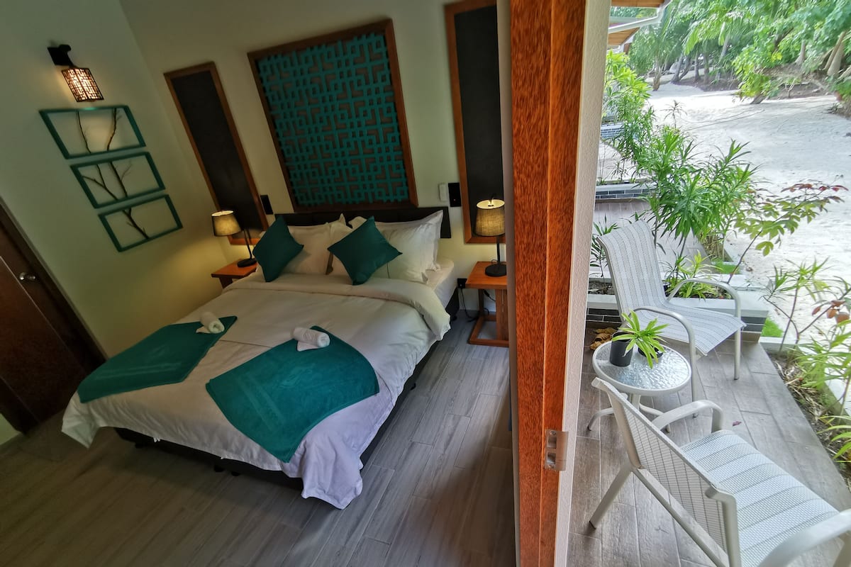 Boutique Beach View Room | Minibar, in-room safe, desk, laptop workspace