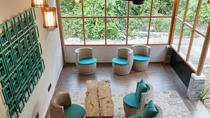 Lobby lounge - Village Hideaways & Spas (Fulhadhoo)