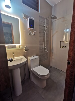 Shower, rainfall showerhead, free toiletries, hair dryer - Village Hideaways & Spas (Fulhadhoo)