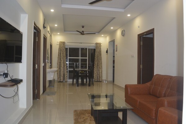 TV - Three Bedroom Serviced Apartment With Fully Equipped Kitchen - Cloud9Homes (Hyderabad)