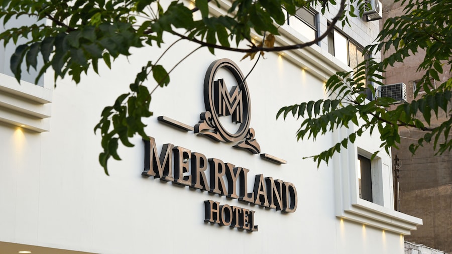 New MerryLand Hotel