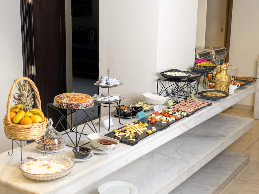 Desayuno continental diario (JOD 7 por persona)