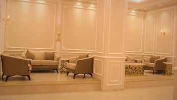 Coin salon dans le hall