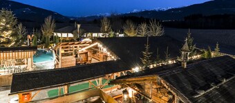 Dream vacation apartment in a panoramic location with roof terrace, Cron4 swimming pool & sauna
