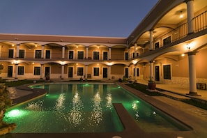A hotel with a pool, multiple balconies, and a courtyard. - Hotel Los Frailes, Valladolid, Yucatán (Valladolid)