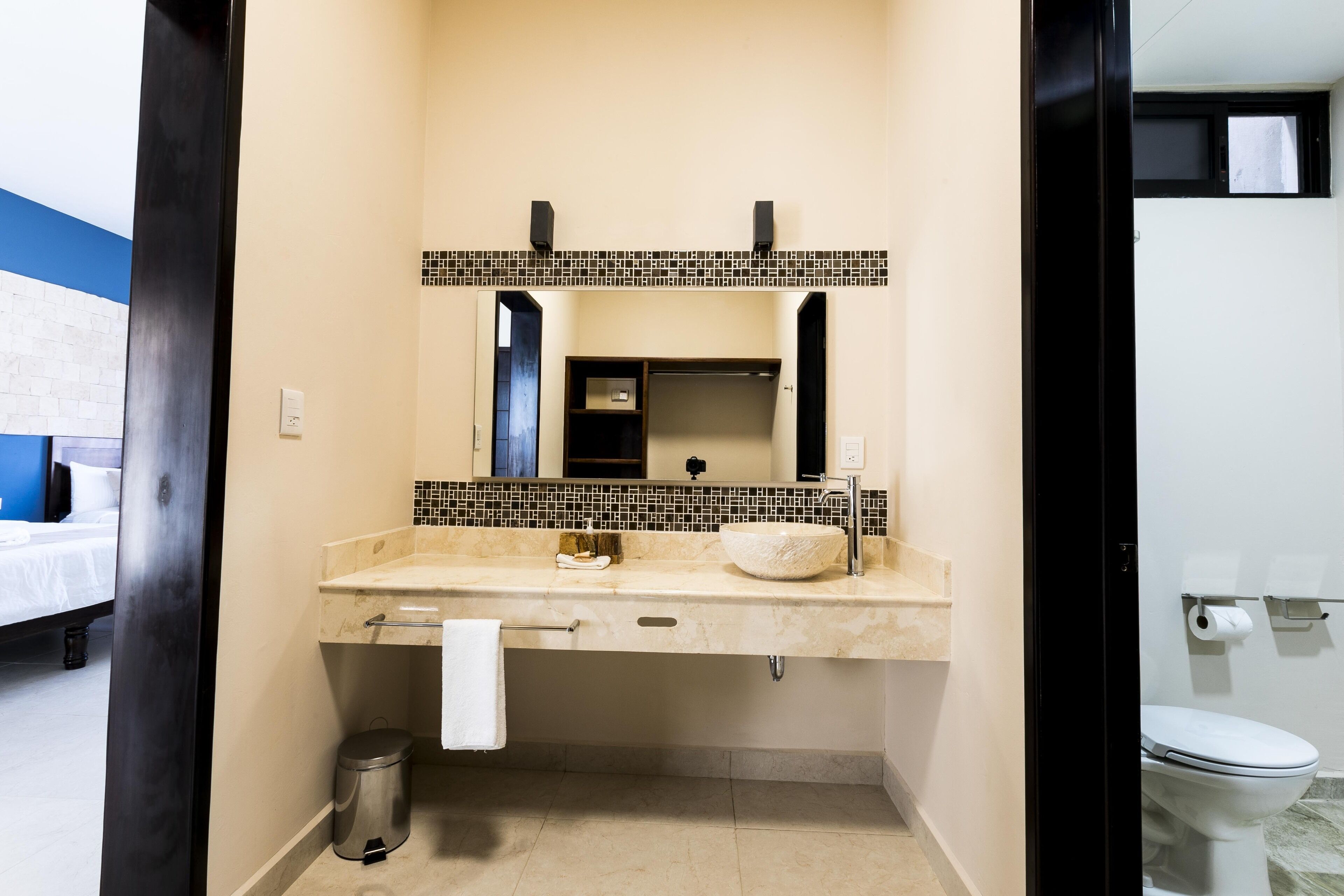 junior studio suite, pool view | bathroom sink