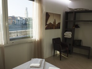 Soundproofing, iron/ironing board, free WiFi, bed sheets - Le quattro stagioni (Verona)